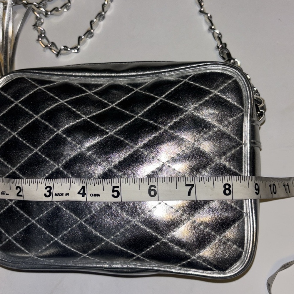 CHATEAU BRAND SILVER QUILTED CROSSBODY BAG WITH TASSEL
SILVER CHAIN STRAP - Picture 8 of 9
